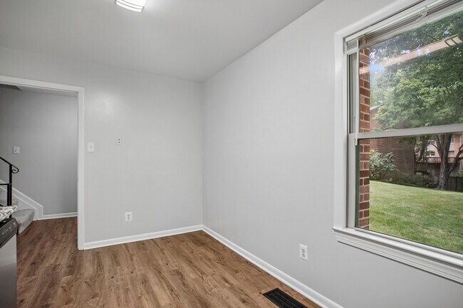 Building Photo - 5128 Cliffhaven Dr