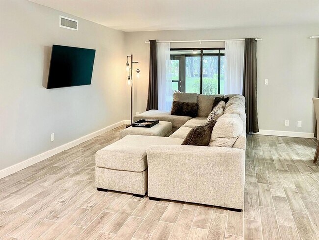Building Photo - 10615 Ocean Palm Way
