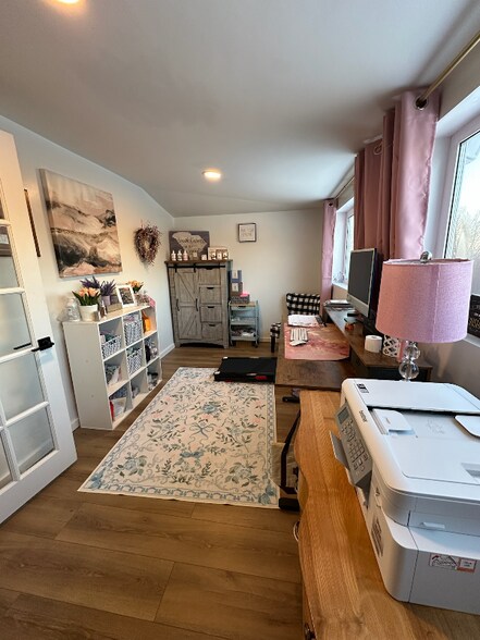 Building Photo - 152 Lepes Rd