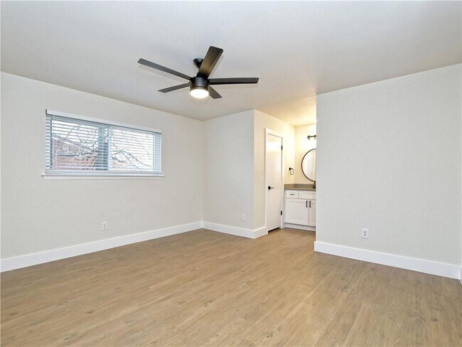 Building Photo - 11711 Oak Knoll Dr