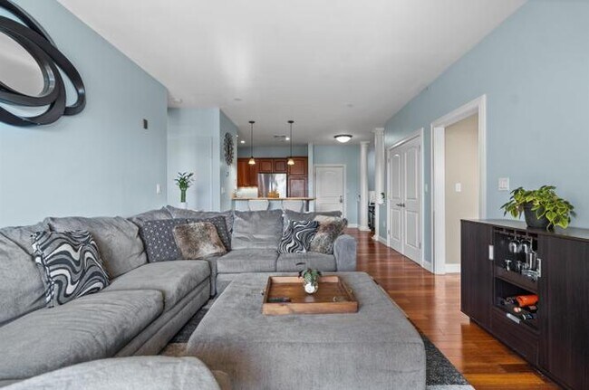 Building Photo - Peninsula