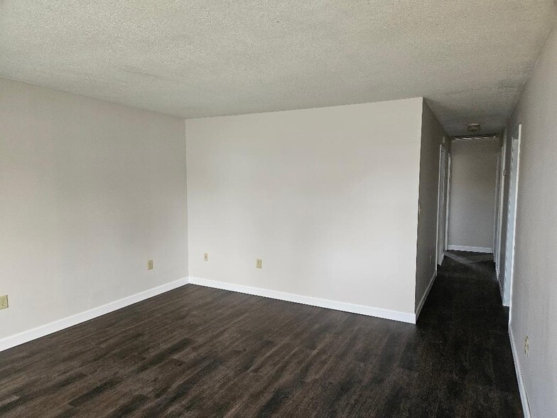 Building Photo - 416 Erie St