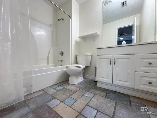 Building Photo - 5652 Dee St