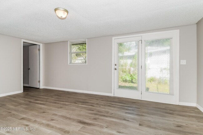 Building Photo - 2166 Jammes Rd