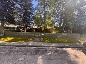 Building Photo - 3 Bedroom house in Rogers Park!