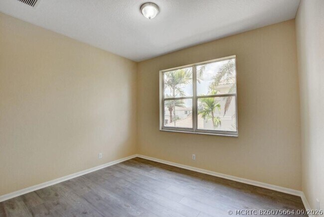 Building Photo - 1388 Beacon Cir