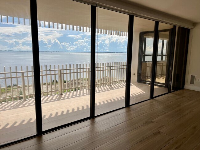 Building Photo - 3 Grove Isle Dr