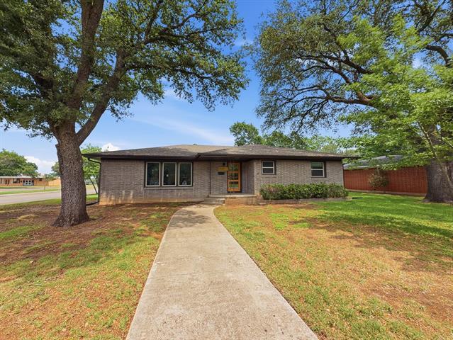 Building Photo - 2137 Lenamon Dr