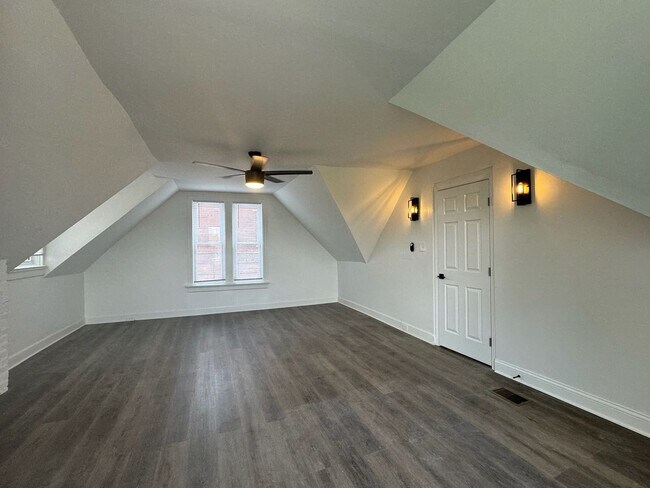 Building Photo - 7 Bed/3 Bath Mins. from UC Campus $750/pp ...