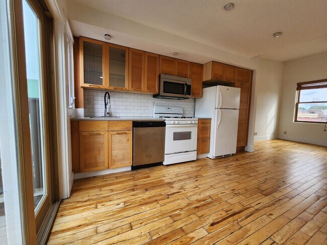 Building Photo - Beautiful 3 bedroom in brewerytown