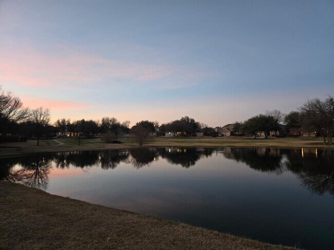 Building Photo - 4204 Fairmeadow Dr