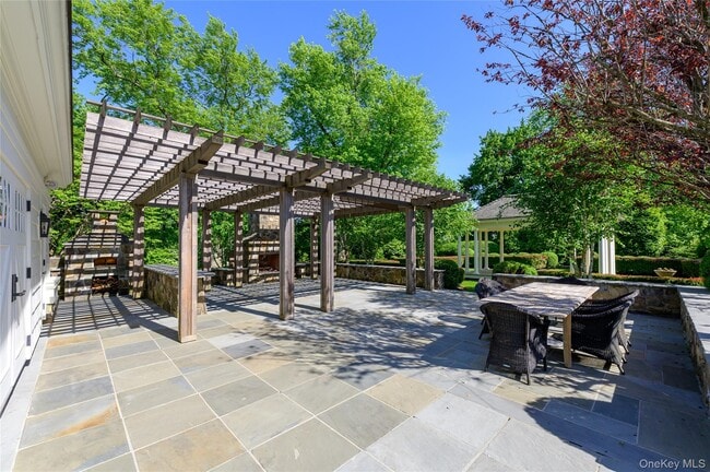 Building Photo - 270 Guard Hill Rd