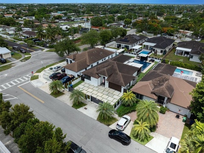 Building Photo - 1550 SW 89th Ct