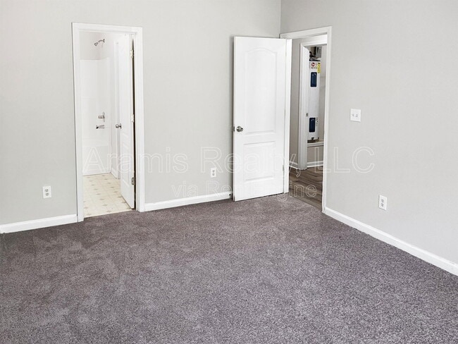 Building Photo - 3930 Cypress Pointe Dr