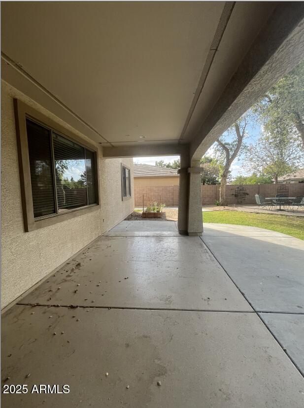 Building Photo - 576 E Julian Dr
