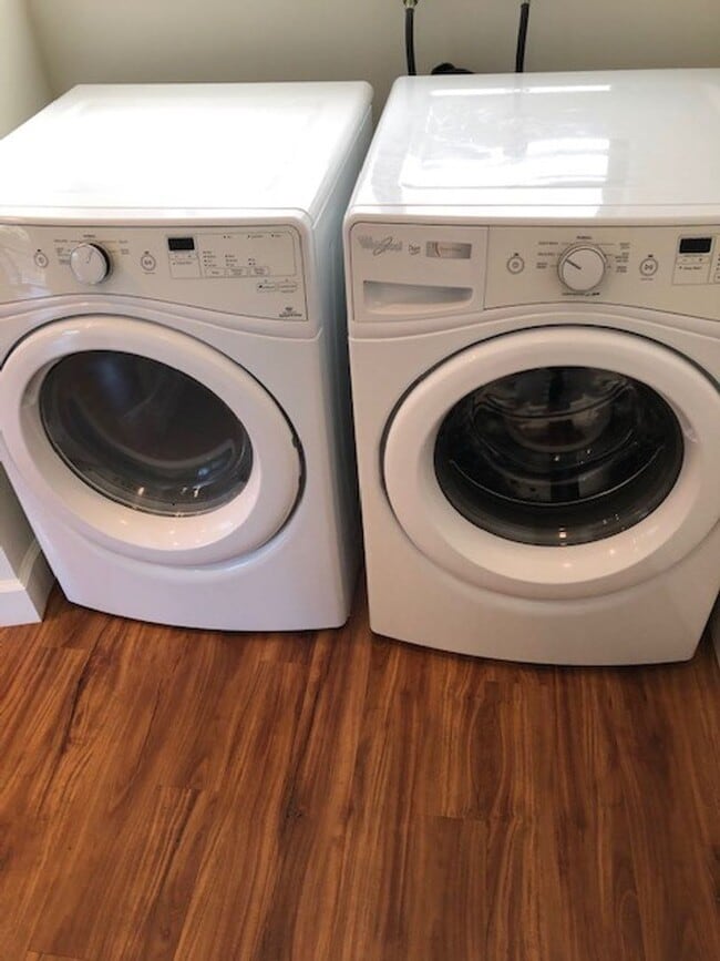 Building Photo - HASHASH BALLARD DUPLEX