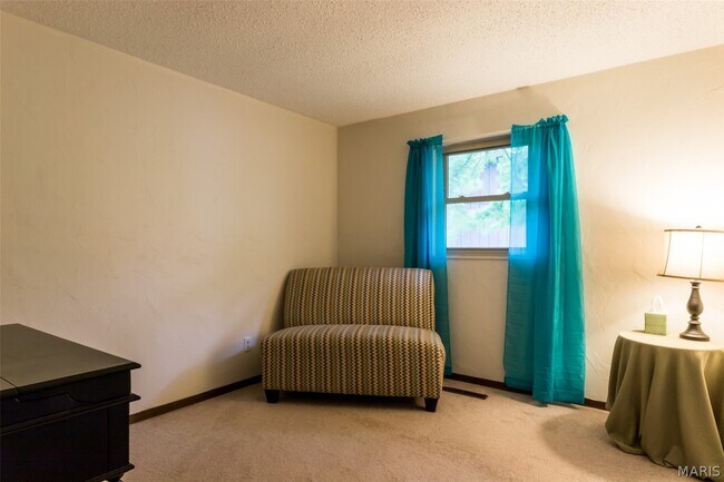 Building Photo - 115 Meadow Ln S