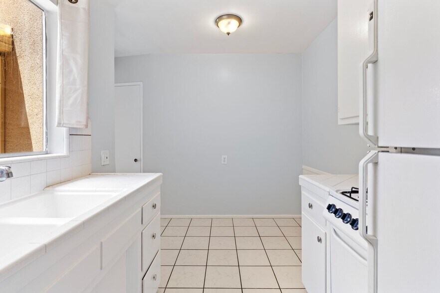 Building Photo - 3888 Potomac Ave