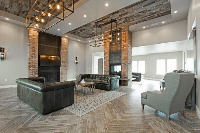 Building Photo - 972 S High Ridge Dr