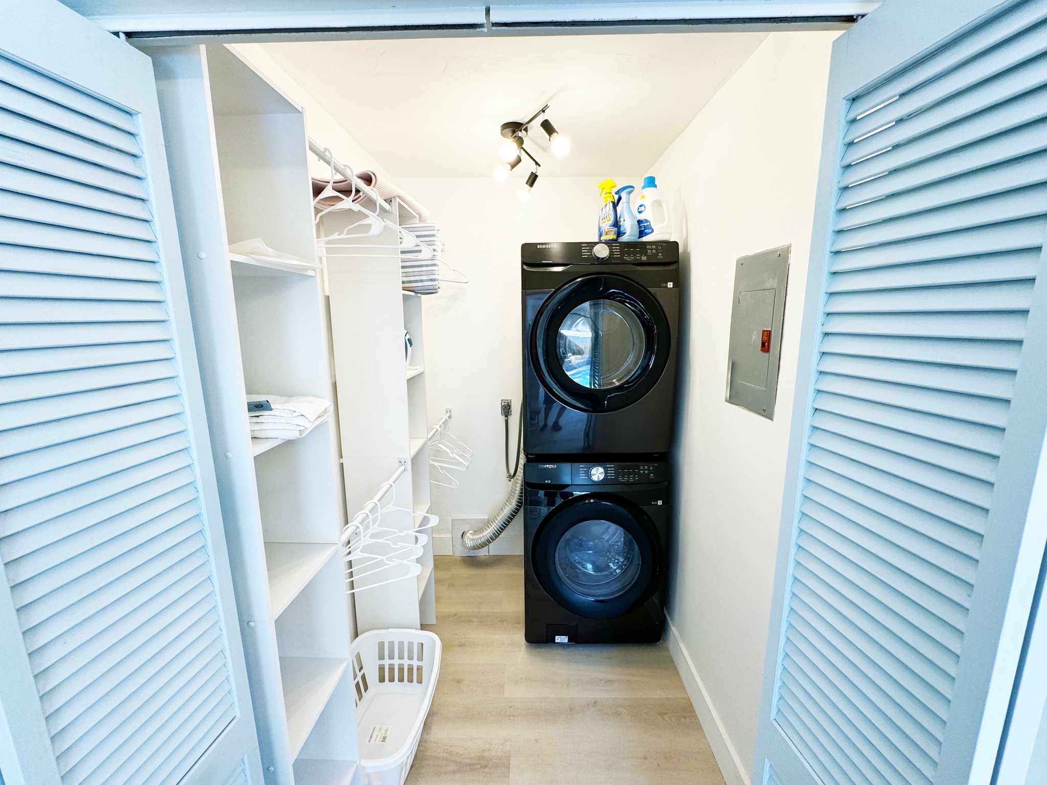 Building Photo - 111 N Cirus Ave