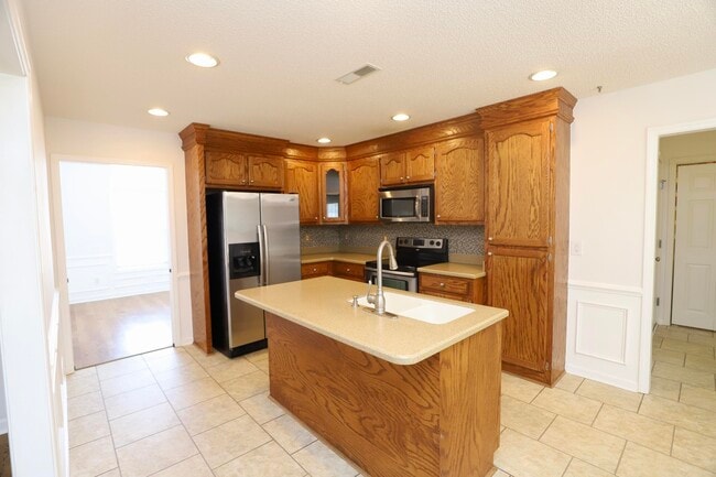 Building Photo - 3065 Temple Rd