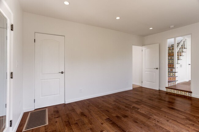 Building Photo - Charming Spanish Style Home in Silver Lake...