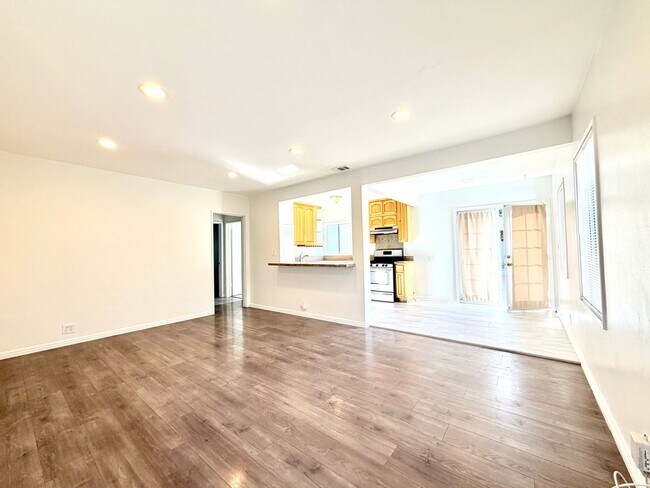 Building Photo - Charming front house 2b/d 2 b/a