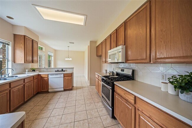 Building Photo - 11019 Avery Trace Ct