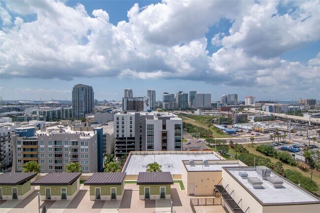 Building Photo - 1120 E Kennedy Blvd