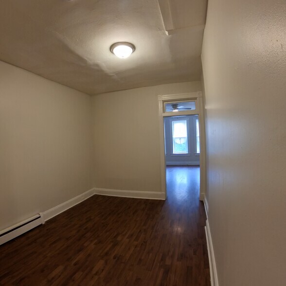 Den - 3318 Auchentoroly Terrace