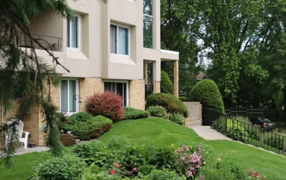 Building Photo - 366 Elton Hills Dr NW