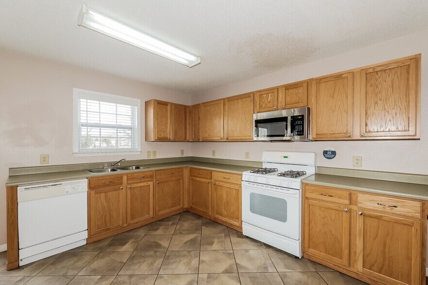 Building Photo - 2181 Olympia Dr