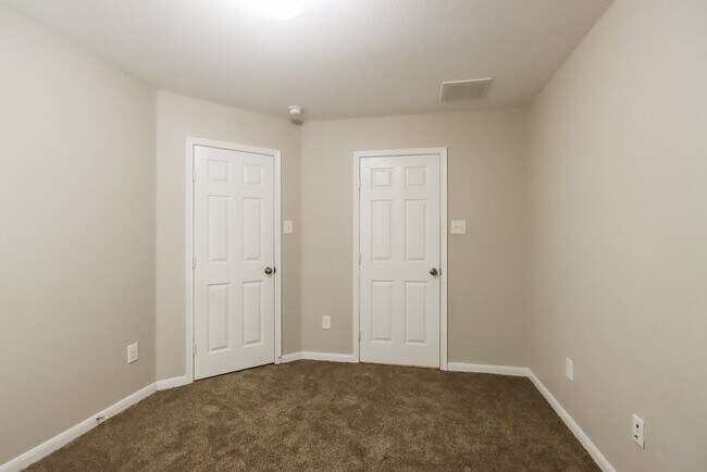 Building Photo - 21519 Kings Bend Dr