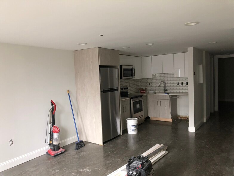 Building Photo - 104 Queensberry St