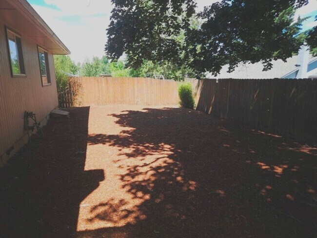 Building Photo - 3Bd/2Ba Single Story Home-Available soon!