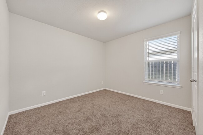 Building Photo - 7558 Highland Chase Dr