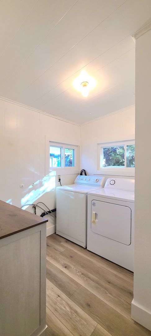 Building Photo - Very Cute Newly Renovated Single-Family Ho...