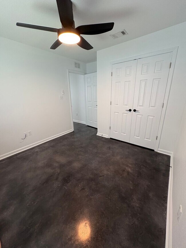 Building Photo - 3 Bedroom COMING SOON!