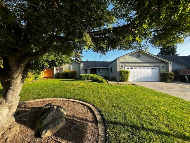 Building Photo - 3142 E Race Ave