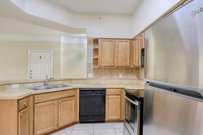 Building Photo - 3205 Myrtlewood Cir E