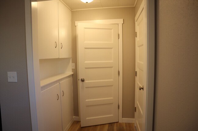 Building Photo - r1500VDuplex