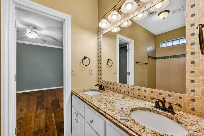 Building Photo - 404 NW 76th- Hot new listing!