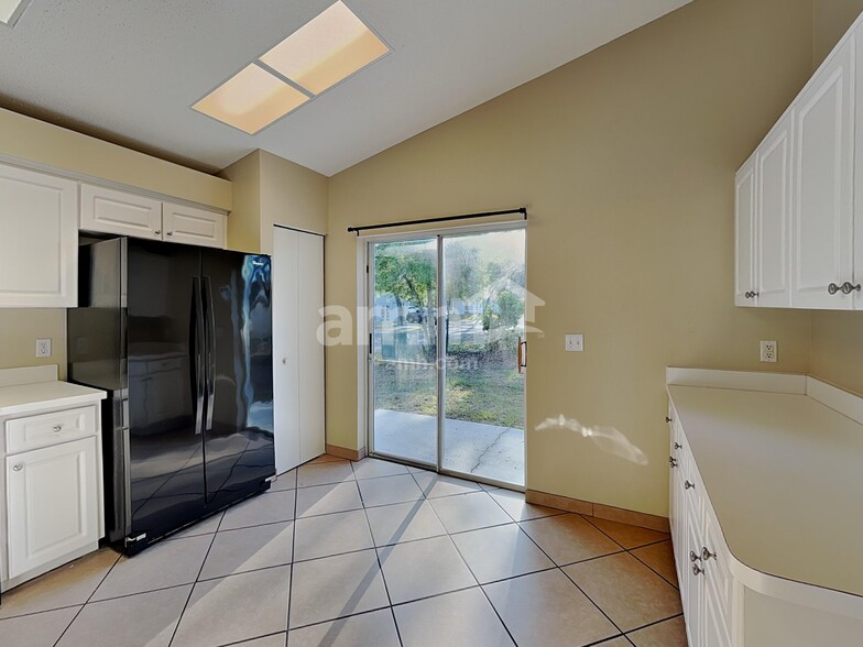 Building Photo - 7831 Chadwick Dr