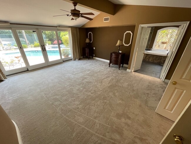 Building Photo - 19077 Oriente Dr