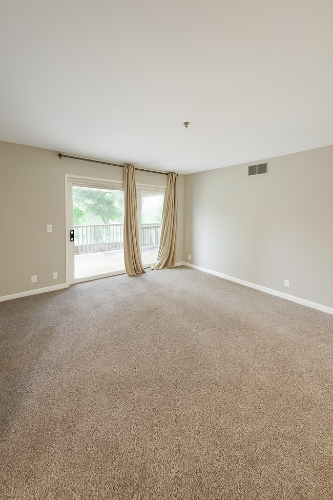 Building Photo - MOVE-IN READY – 1-BEDROOM CONDO IN TUSTIN ...