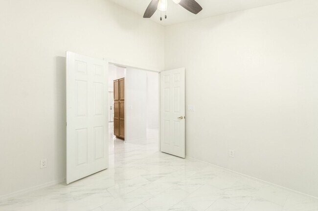 Building Photo - 1225 E Artesian Way