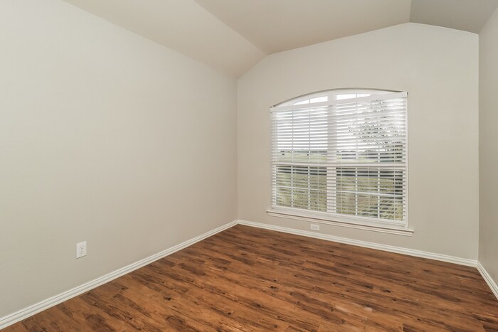 Building Photo - 300 Windmill Ct