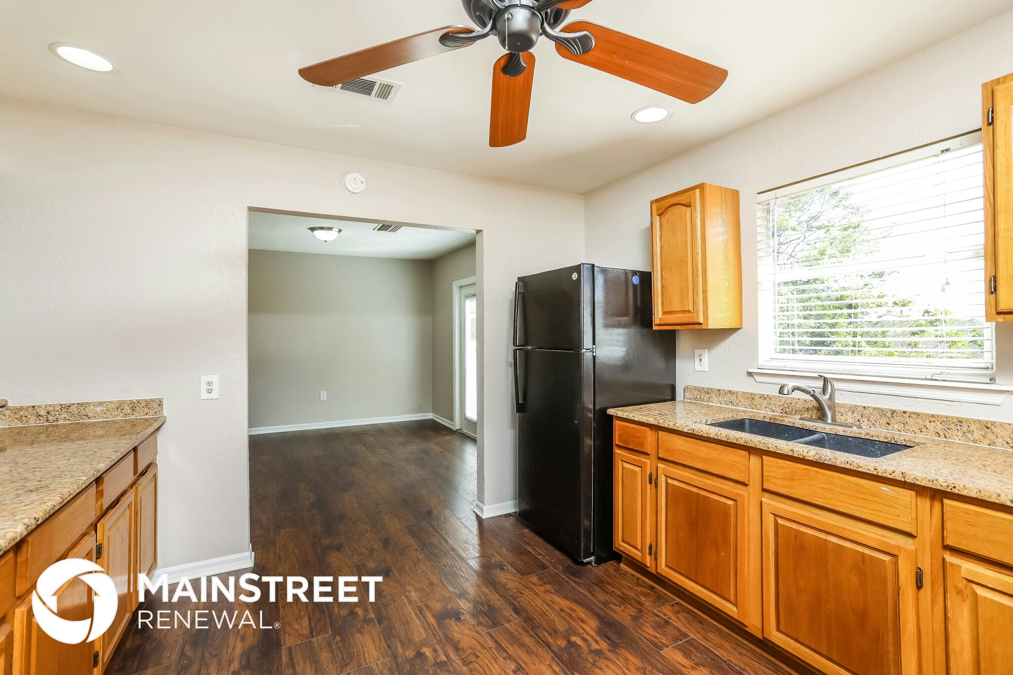 Building Photo - 1442 Lakecrest Dr