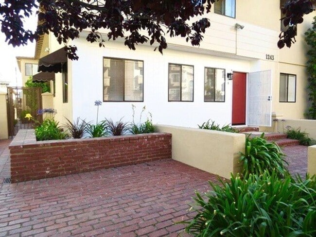 Building Photo - 1243 Armacost Ave