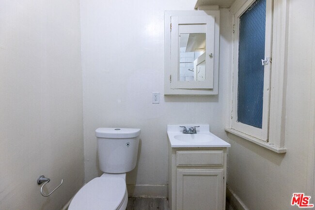 Building Photo - 946 S Burlington Ave